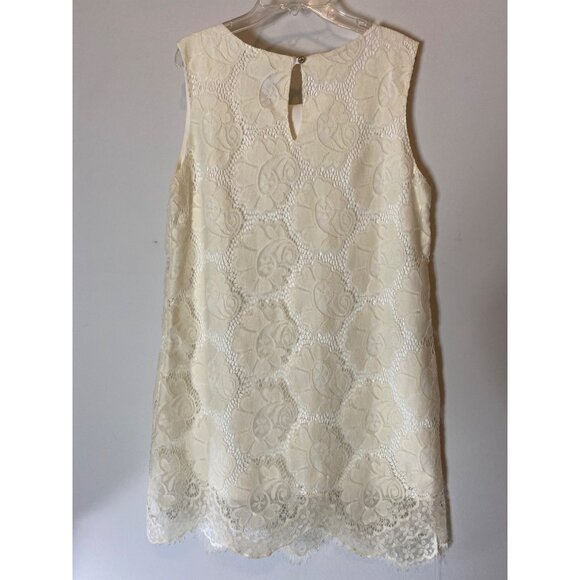 Buttons Sleeveless Ivory Lace Floral Shift Dress With Scalloped Hem - Picture 2 of 10